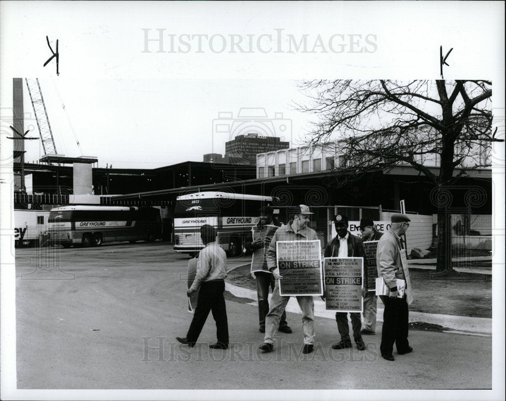1991 Press Photo Protesters Detroit Greyhound Bus - Historic Images