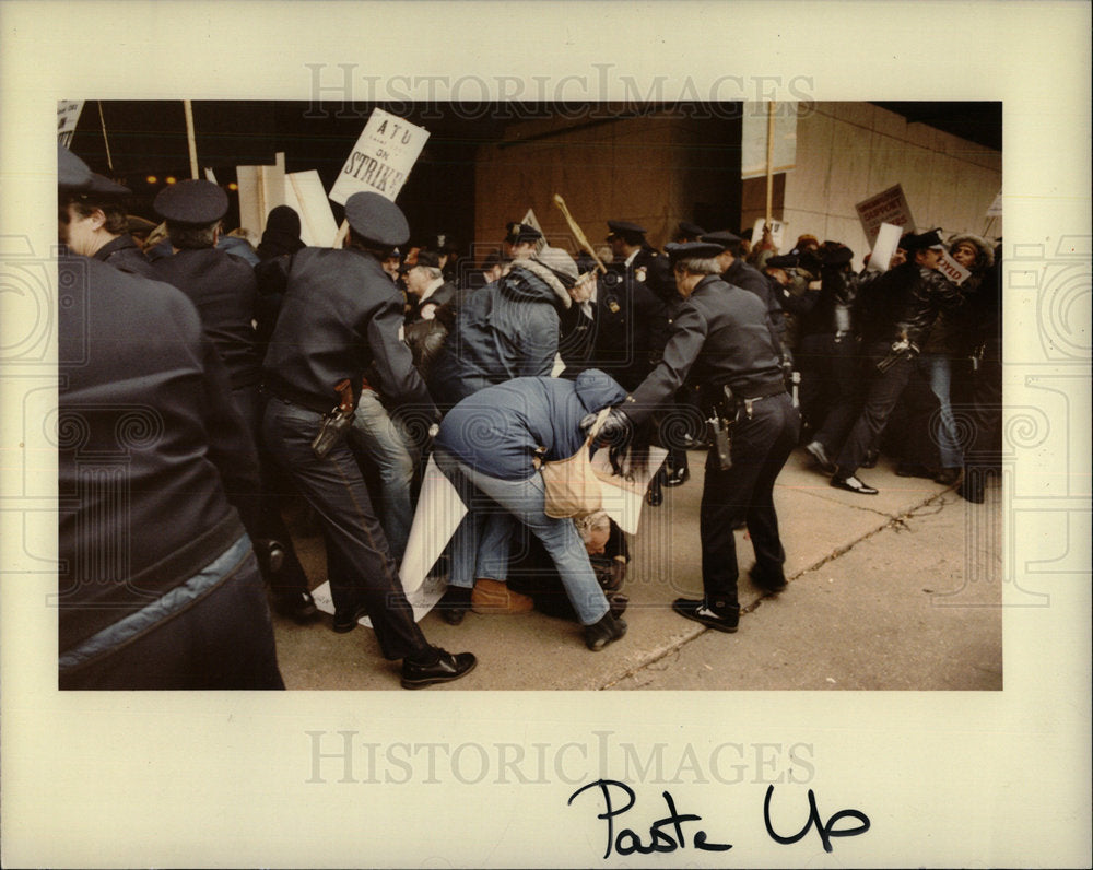 1983 Press Photo Greyhound Bus Terminal Strike - Historic Images