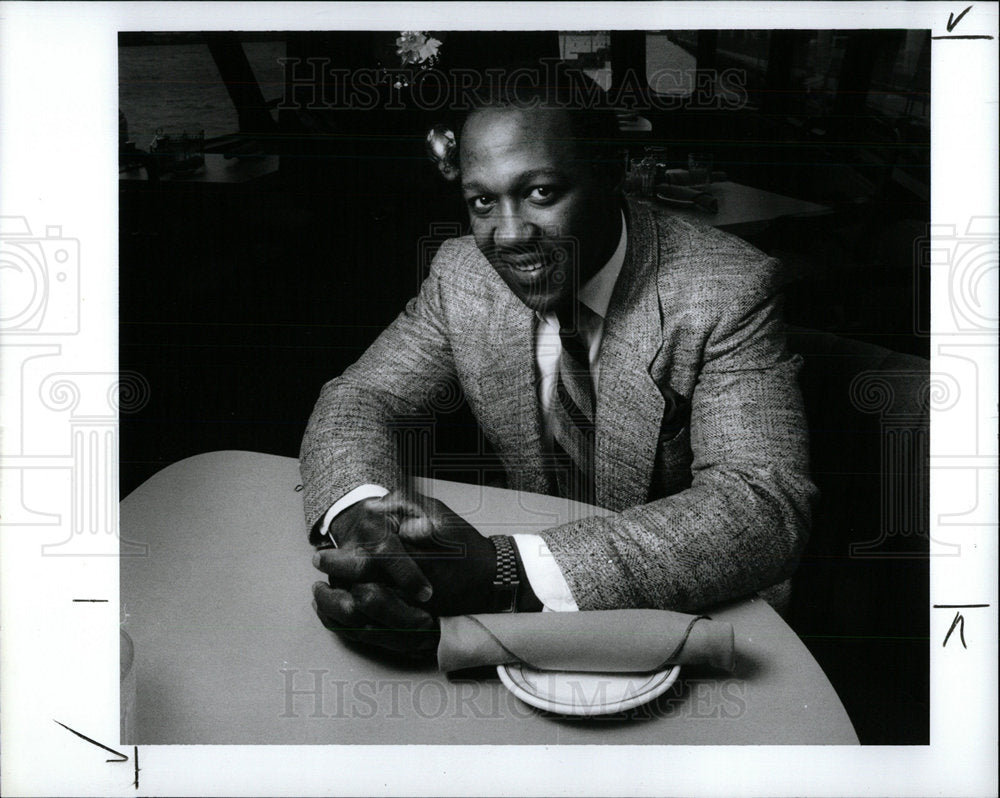 1990 Press Photo Resturant Owner Dr Darnell Kaigler - Historic Images