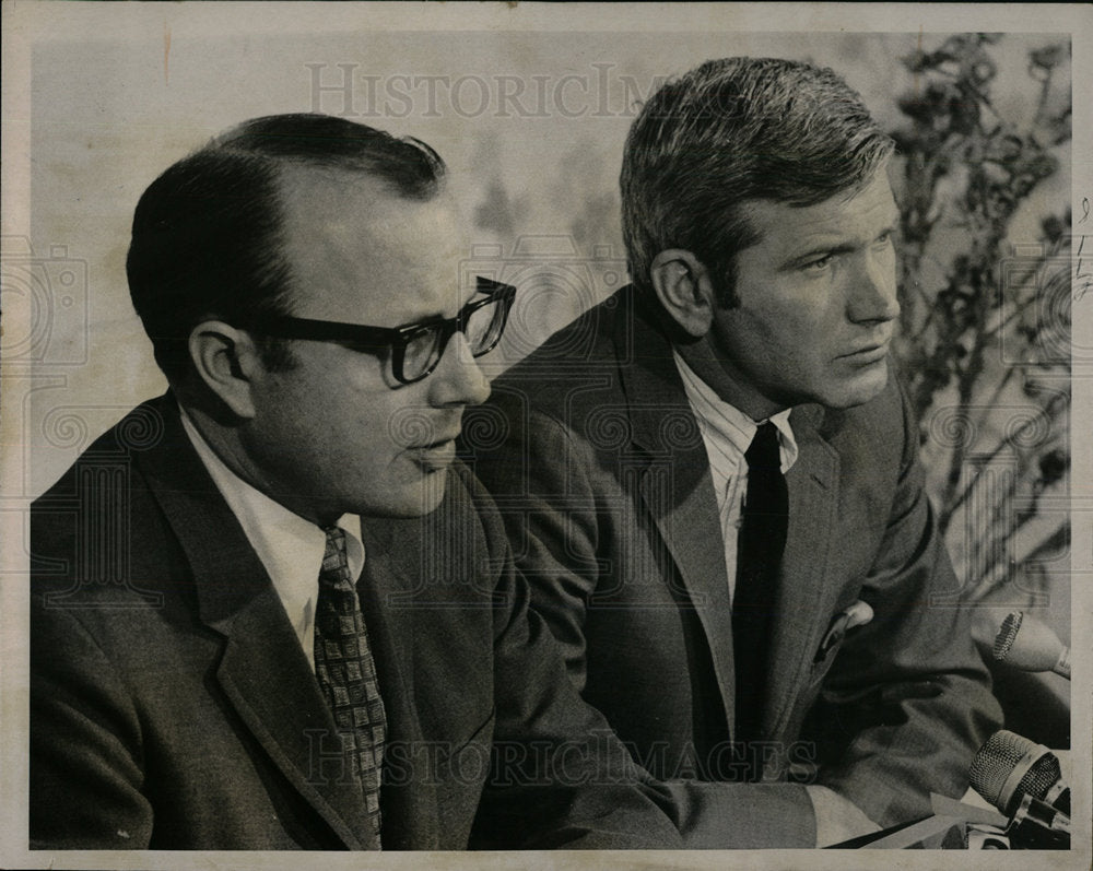 1970 Press Photo Lt. Gov. Mark Hogan in Conference  - Historic Images