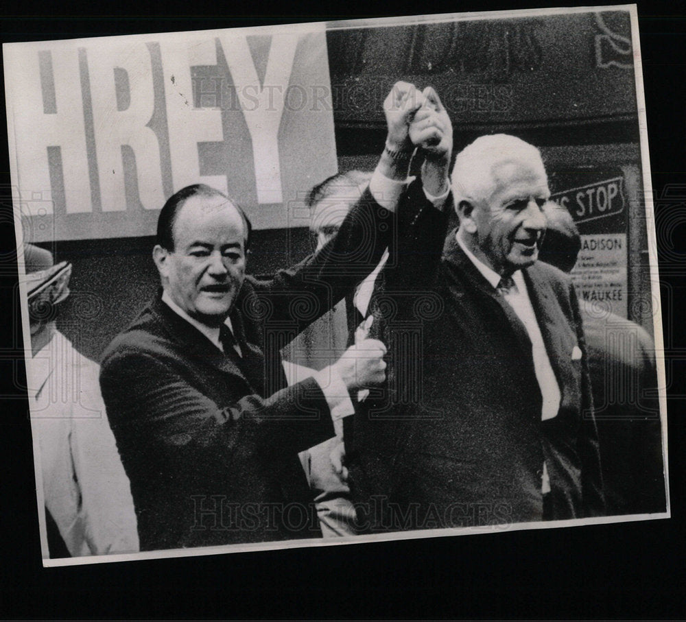 1966 Press Photo Vice President Humphrey Sen. Douglas - Historic Images