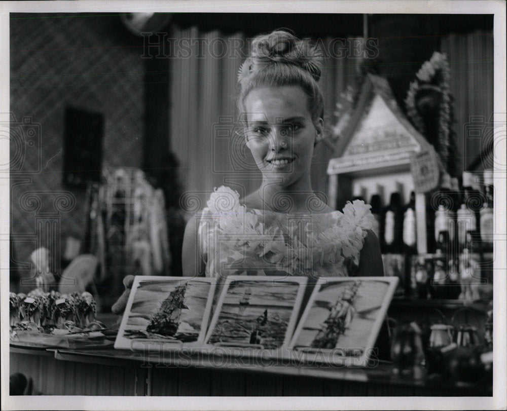 1965 Press Photo Young Woman Painted Tiles Ships - Historic Images