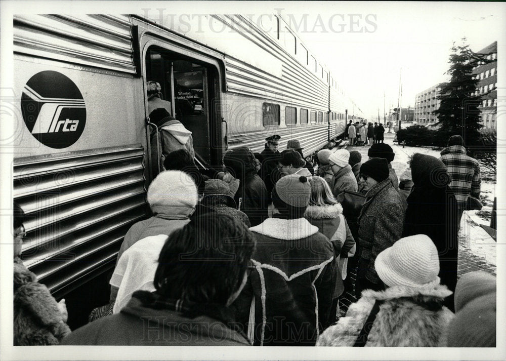 1979 Press Photo Burlington Berwyn Station Communter  - Historic Images