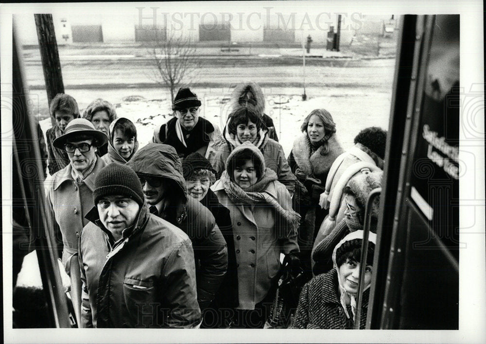 1979 Press Photo Berwyn station crowd commuters strike - Historic Images