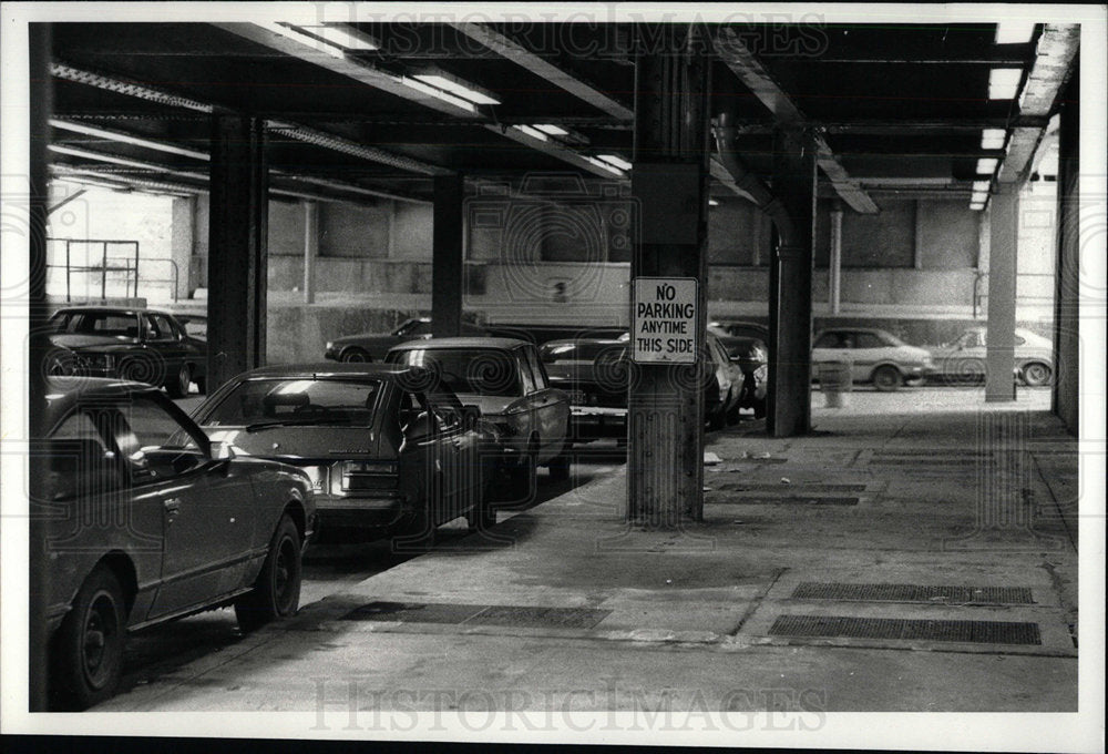 1979 Press Photo No Parking Rock Islands Drivers Cars  - Historic Images