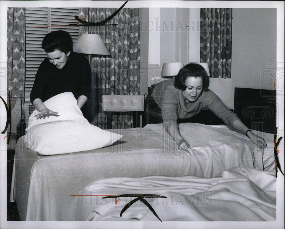 1965 Press Photo Sheraton Cadillac Hotel Eileen Johnson - Historic Images