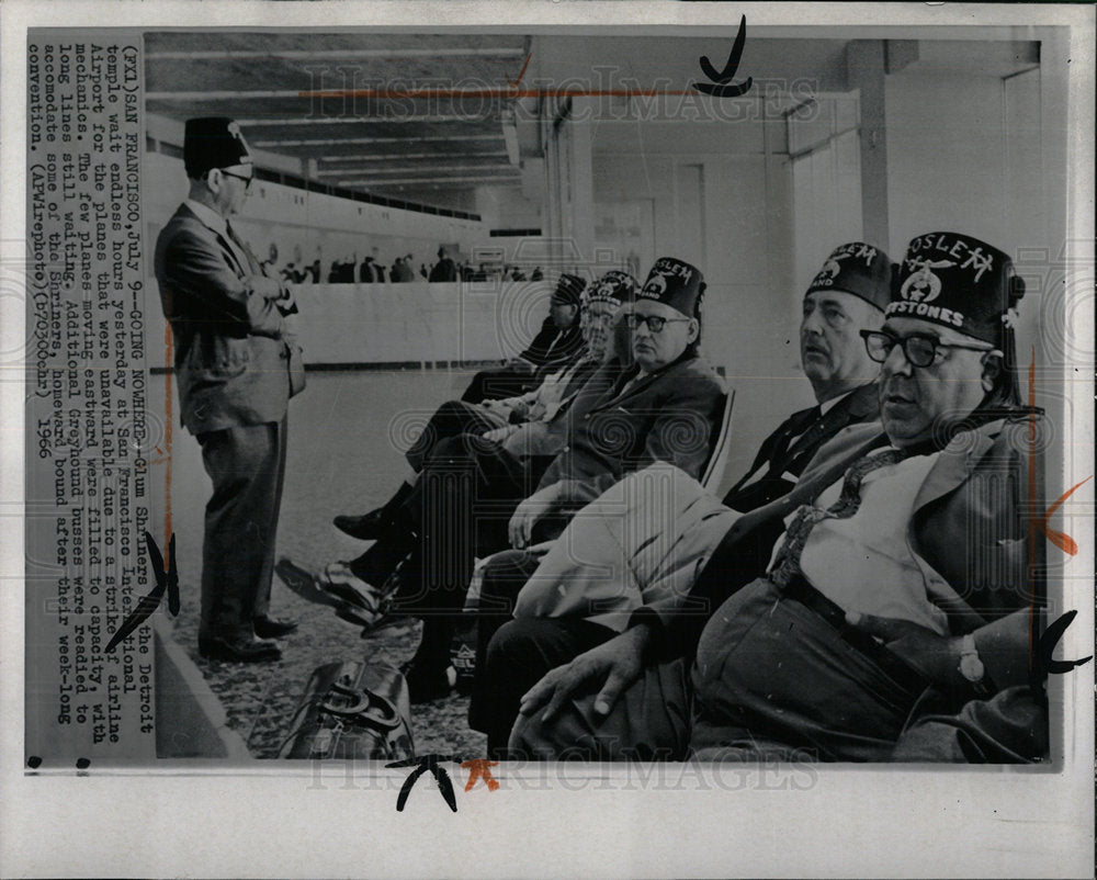 1966 Press Photo San Francisco Int&#39;l Airport Strike  - Historic Images