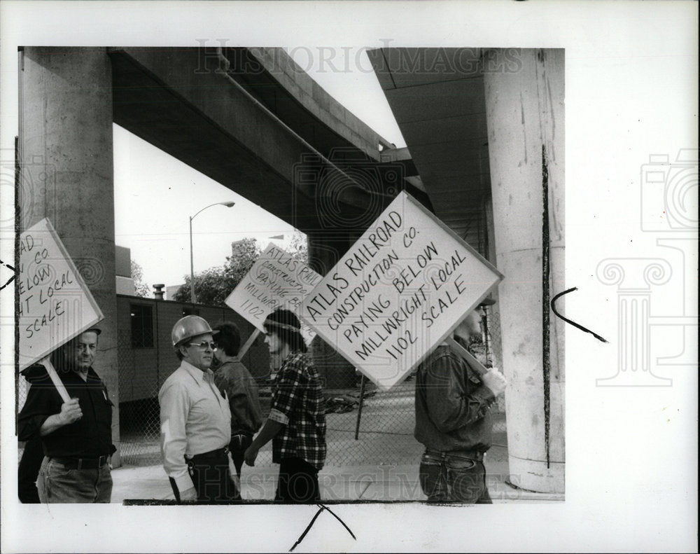 1985 Press Photo Detroit Building Michigan Milwright - Historic Images