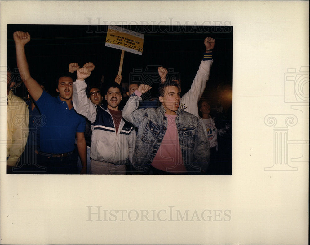 1987 Press Photo Chrysler employee Auto Contract Strike - Historic Images