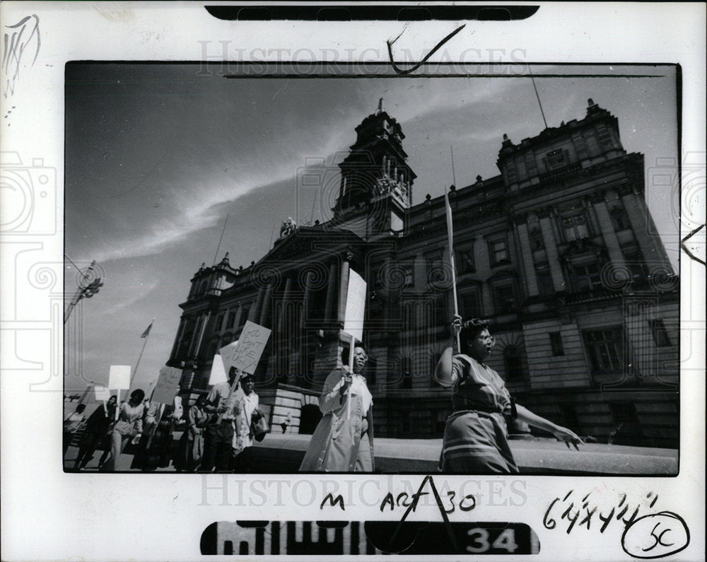 1985 Press Photo Detroit Government Employees Strike  - Historic Images