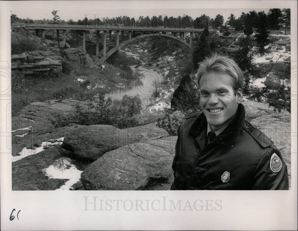 1988 Press Photo Bob Finch Canyor Scenic Castlewood  - Historic Images