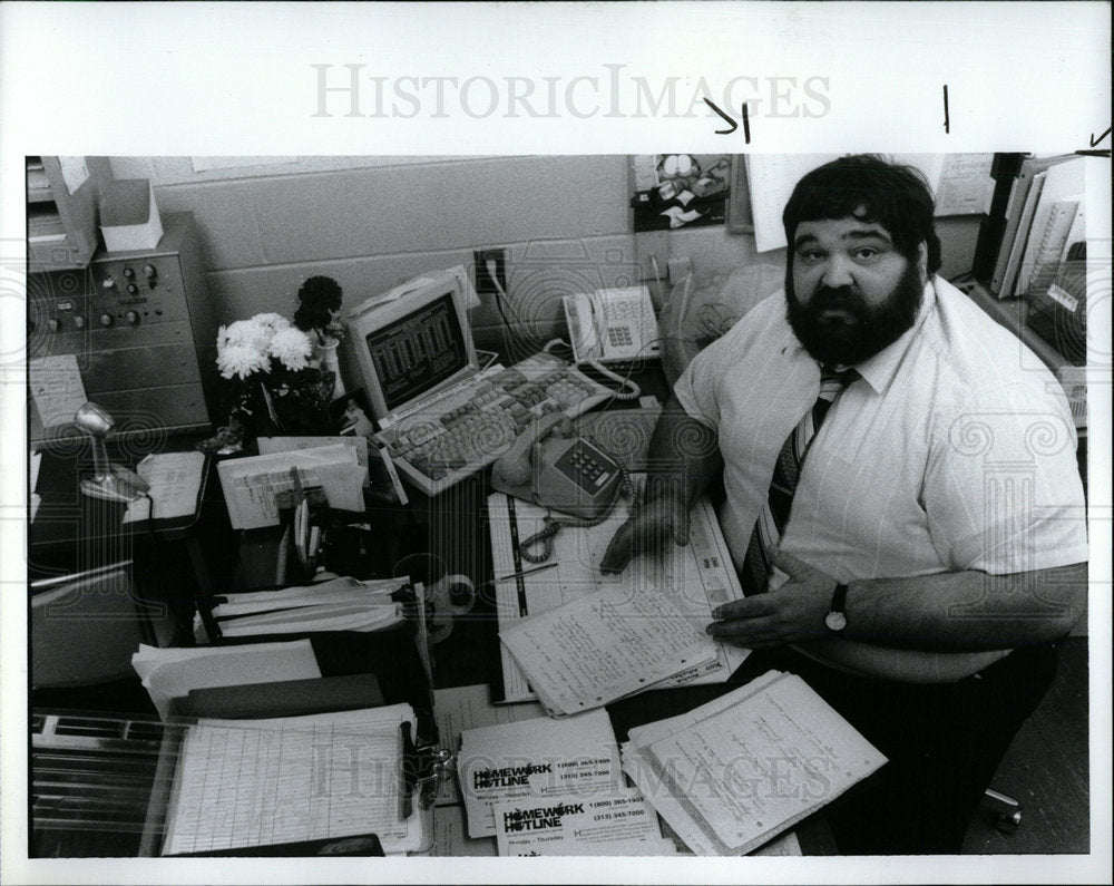 1992 Press Photo Assistant Principal Homework Hotline - Historic Images