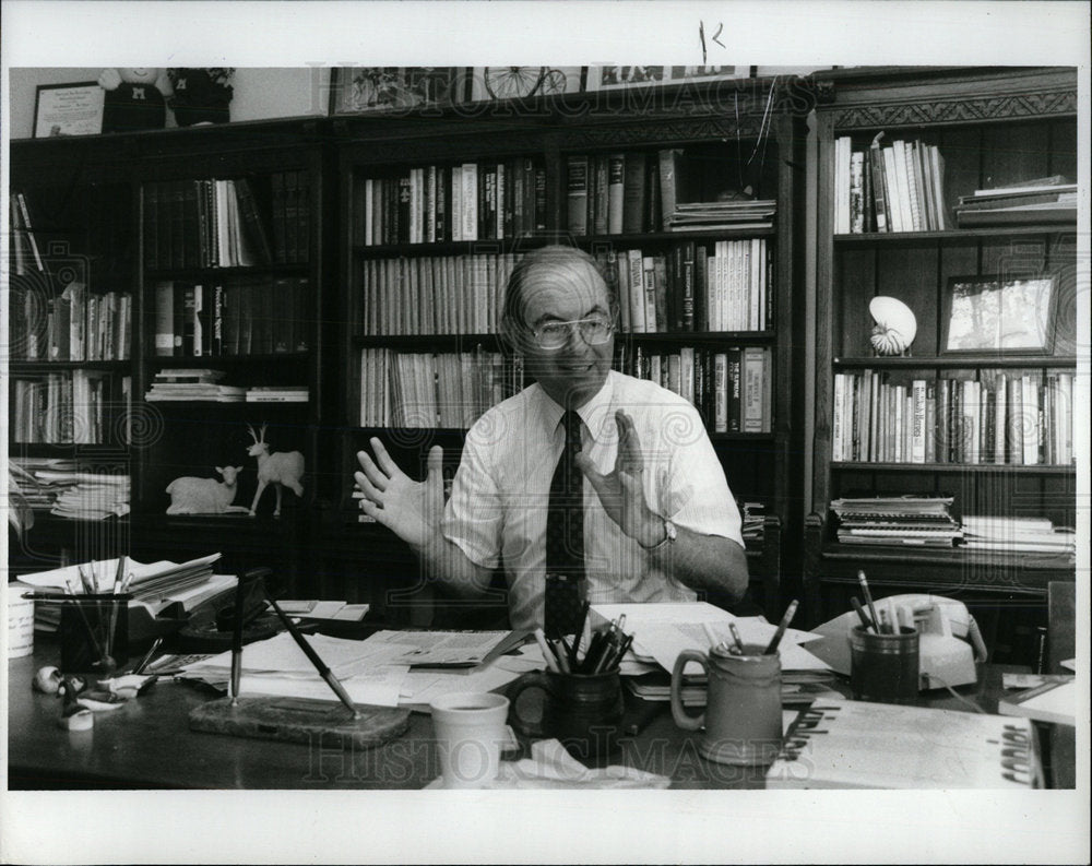 1988 Press Photo Lamp Yale Kamisar Robinson Attorney - Historic Images