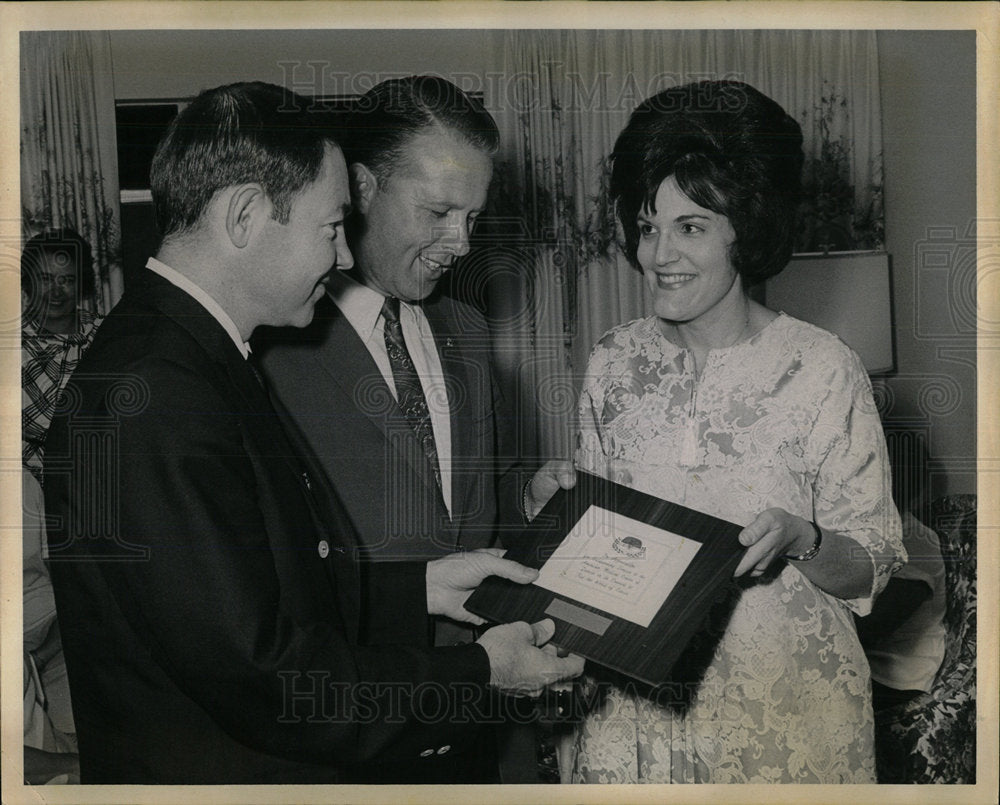 1968 Press Photo Mrs. Sherman Finesilver Judge Family - Historic Images