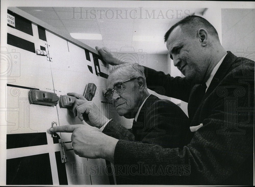 1962 Press Photo Judge Sherman Finesilver Harry Senior - Historic Images
