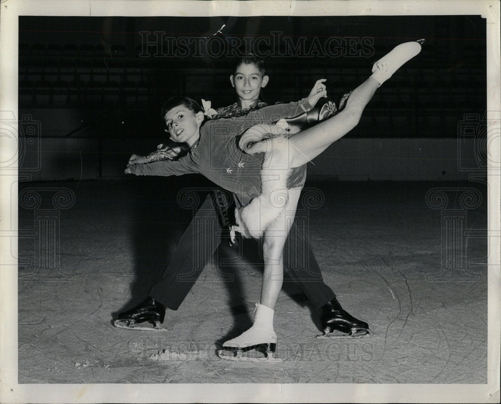 1952 Press Photo Lynn Finnegan Splendorama skating star - Historic Images