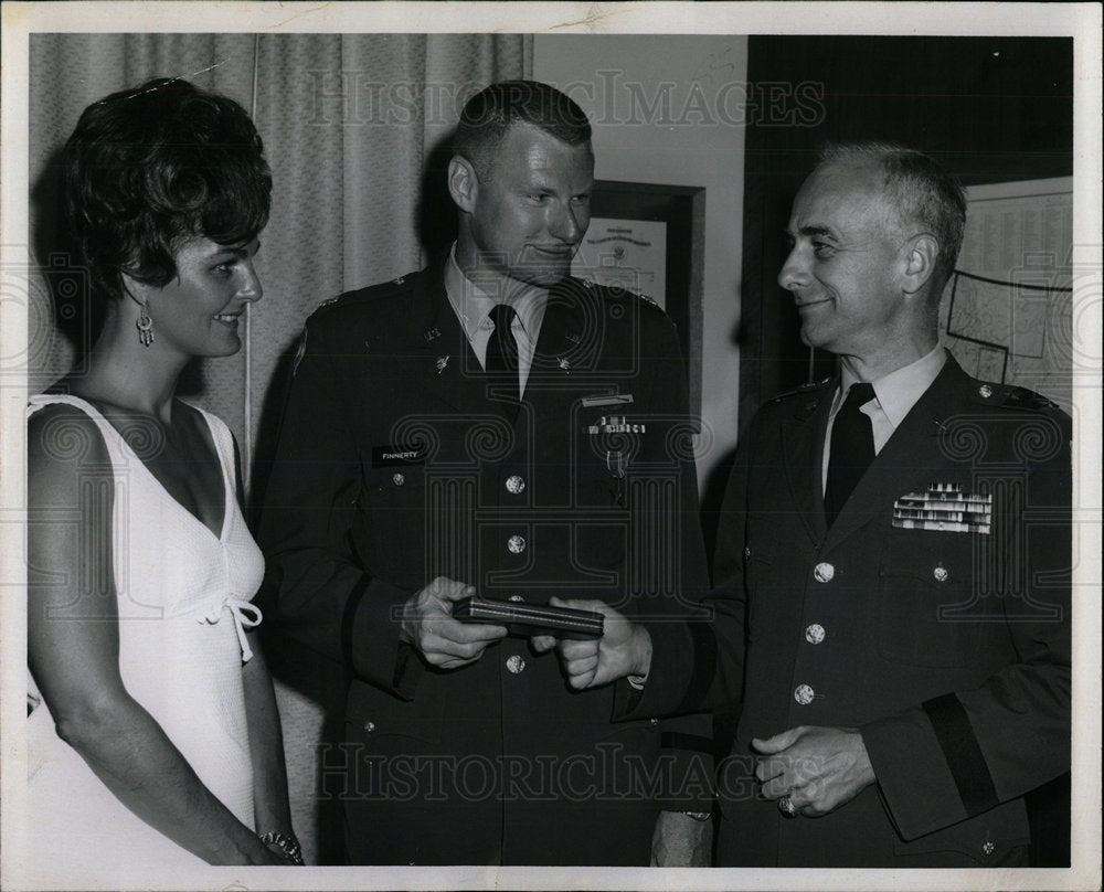 1969 Press Photo Ronald Finnerty Major Talk Head Lady  - Historic Images