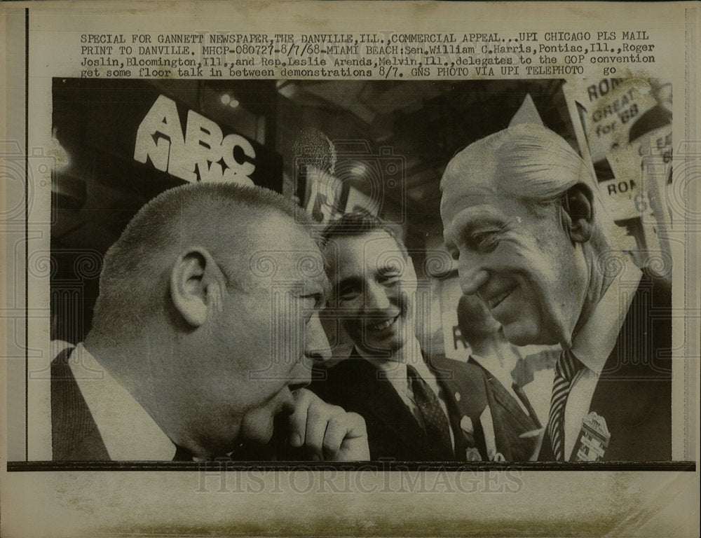 1968 Press Photo Floor Talks between Demonstrations. - Historic Images