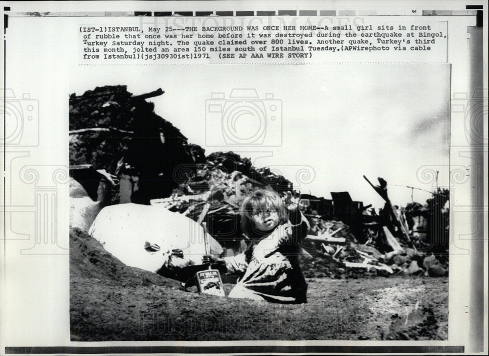 1971 Earthquake Bingol Turkey Small Girl - Historic Images