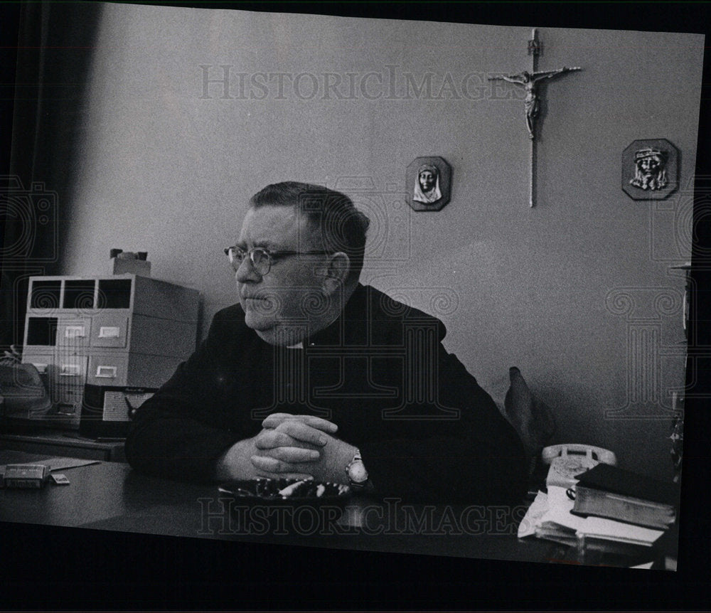 1962 Press Photo Father James Hamblin Catholic Church  - Historic Images