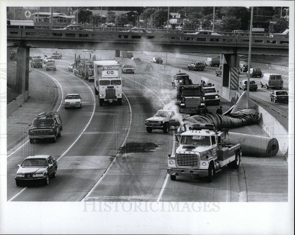 1990 Press Photo Highway Road Accidents Chicago Mich - Historic Images