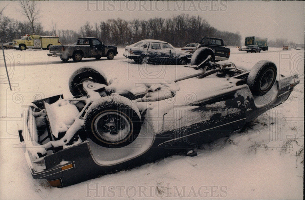 1987 Press Photo A 25 Car Auto Accident Shut Down US-23 - Historic Images