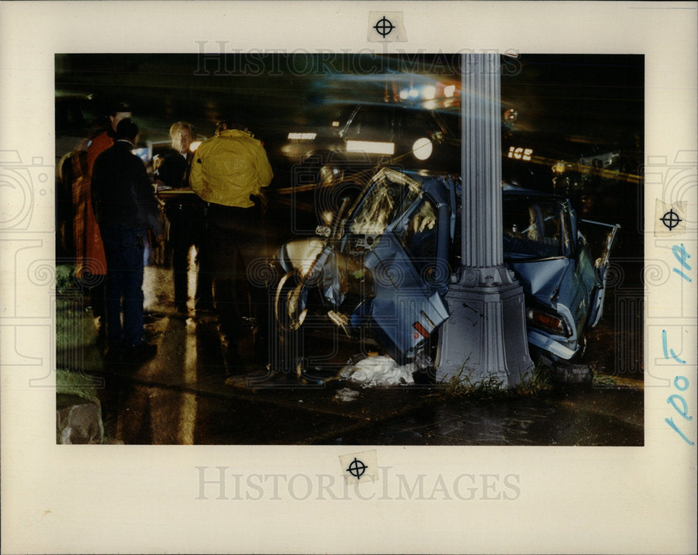 1990 Press Photo Crash Scene Cars Highland Park Mich - Historic Images