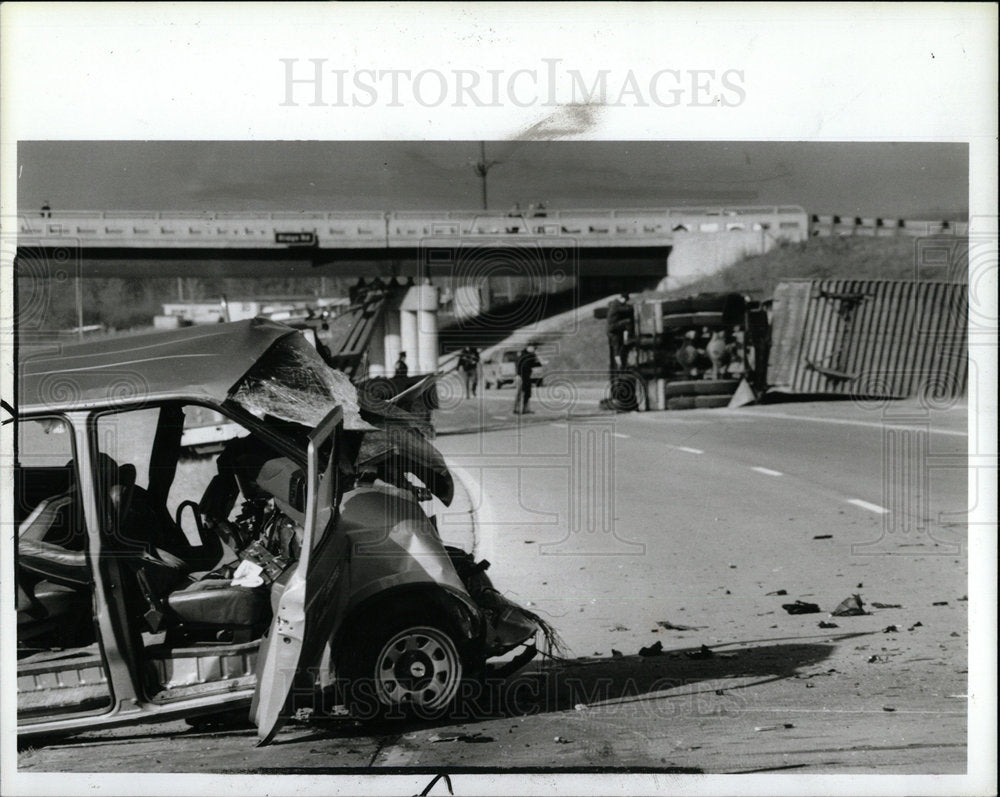 1986 Press Photo Plymouth Michigan Car Accident - Historic Images