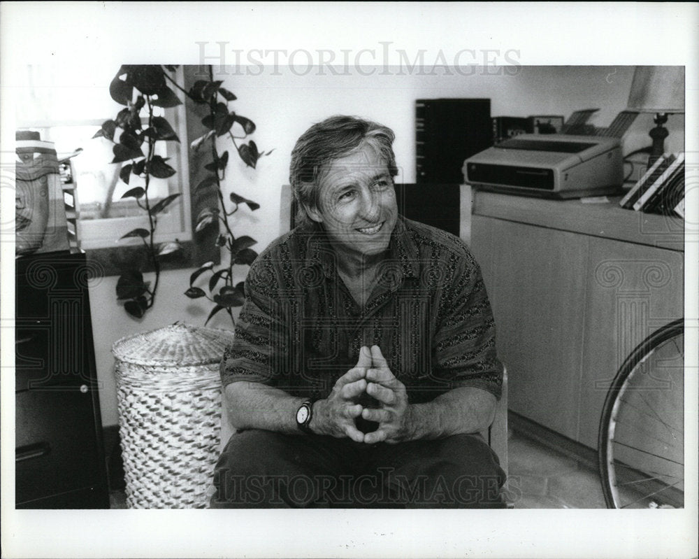 1991 Press Photo Tom Hayden Social Politician Chicago - Historic Images