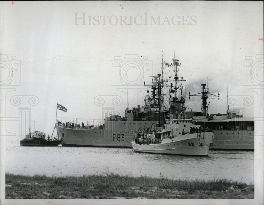 1960 Press Photo HMS Ulster stuck on a sandbar - Historic Images
