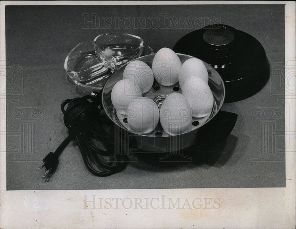 1961 Press Photo Eggs to perfection automatically. - Historic Images