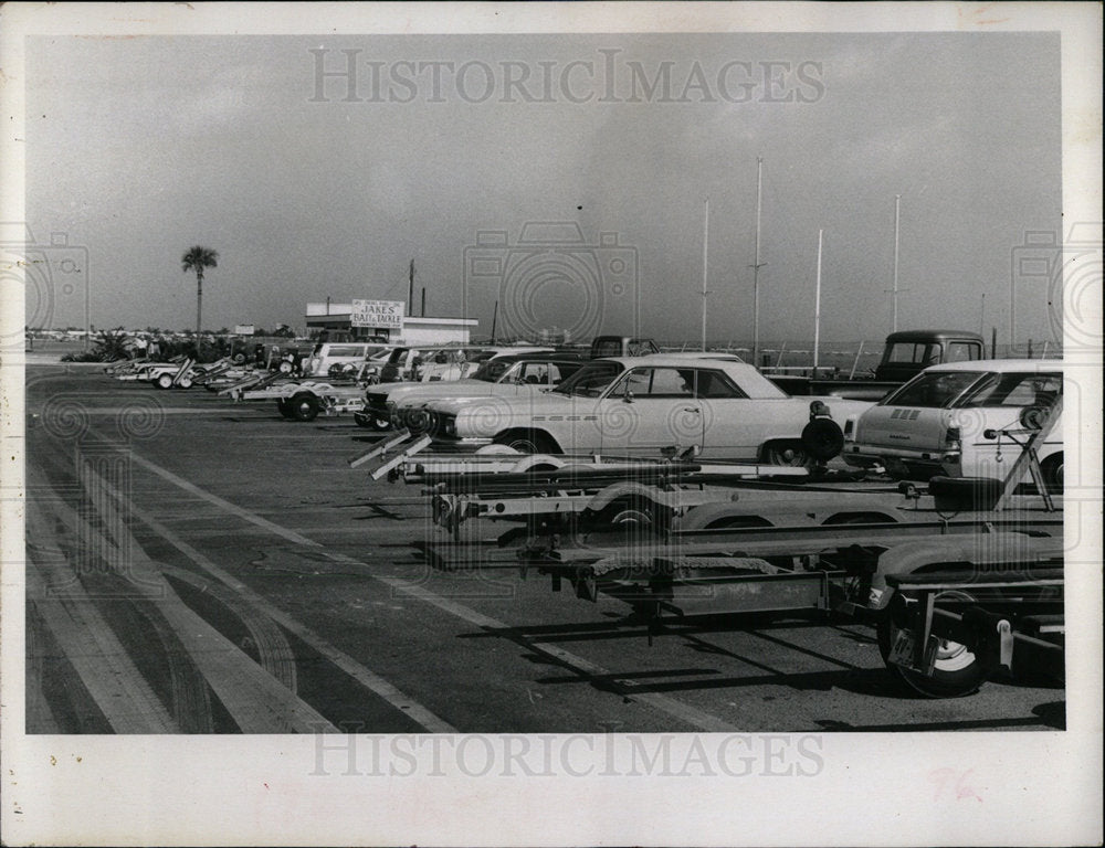 1972 Press Photo Boat trailers and vehicles jam the Sem - Historic Images