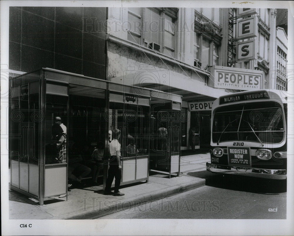 Press Photo Steel All-Weather Bus Shelter - Historic Images