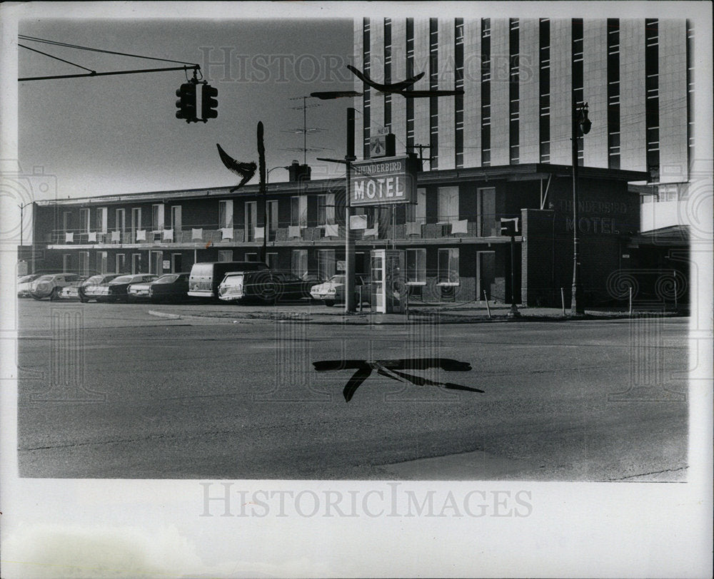 1975 Press Photo Thunderbird motel West Fort street Rd - Historic Images