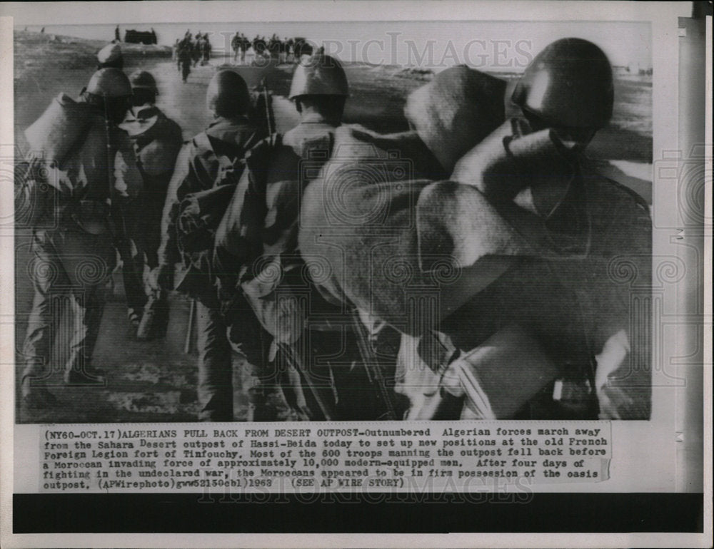 1963 Press Photo Outnumbered Algerian forces march away - Historic Images