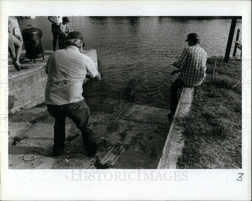 1985 Press Photo Mike Fagan Alligator Trapper Chicago - Historic Images