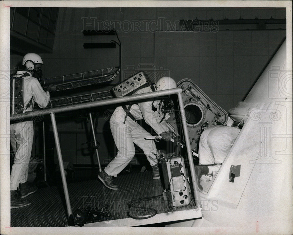 1969 Press Photo Crews Training Job Cape Kennedy flame  - Historic Images