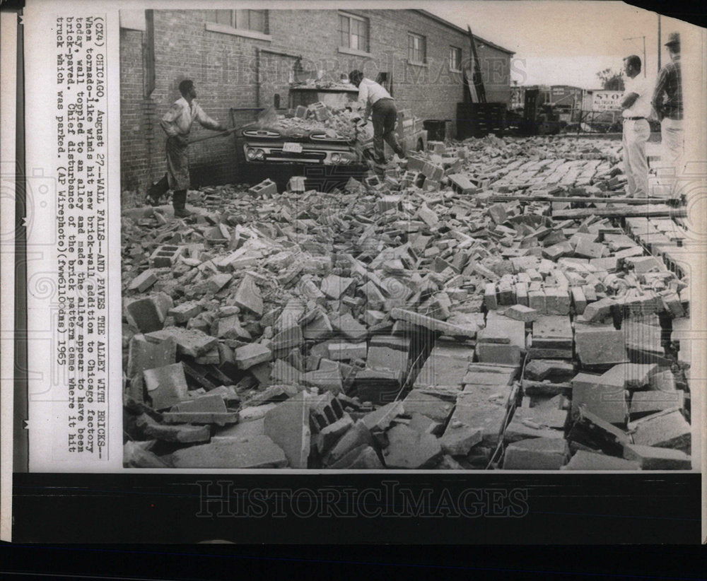 1965 Press Photo Storm Winds Factory Brick Wall Chicago - Historic Images
