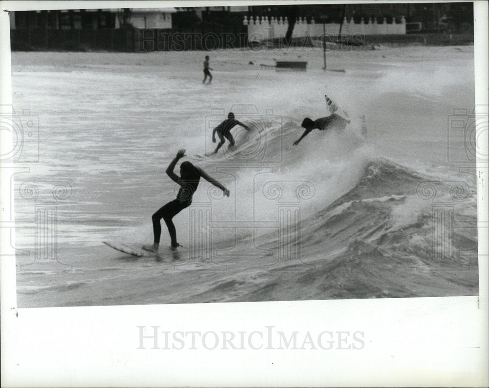 1988 Press Photo Upham Beach Keith catch radical waves  - Historic Images