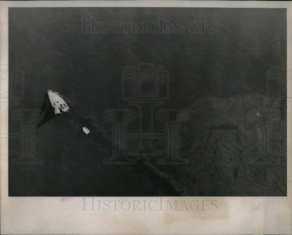 1967PressPhoto Boat Glides through Smelly Algae in Gulf - Historic Images