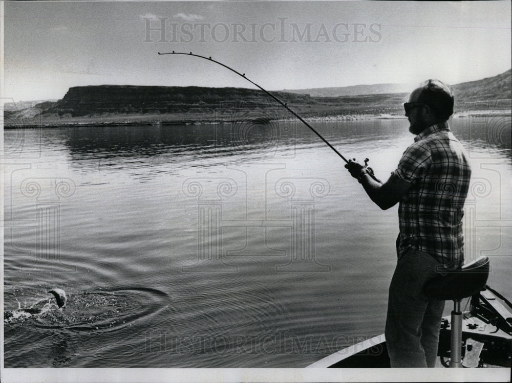 1981 Press Photo Lake Powell red plastic warm Blasts  - Historic Images
