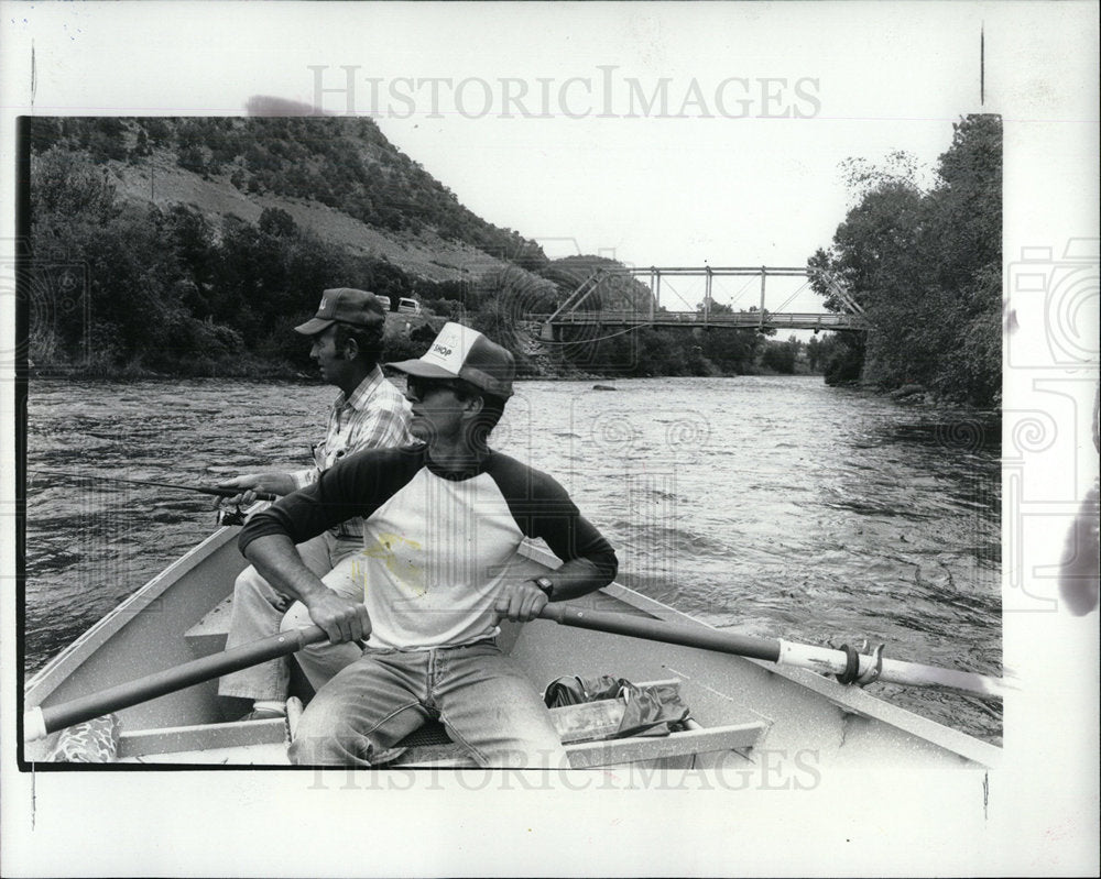 1982 Press Photo Dick Spurr Oars Gasaway River Roaring - Historic Images