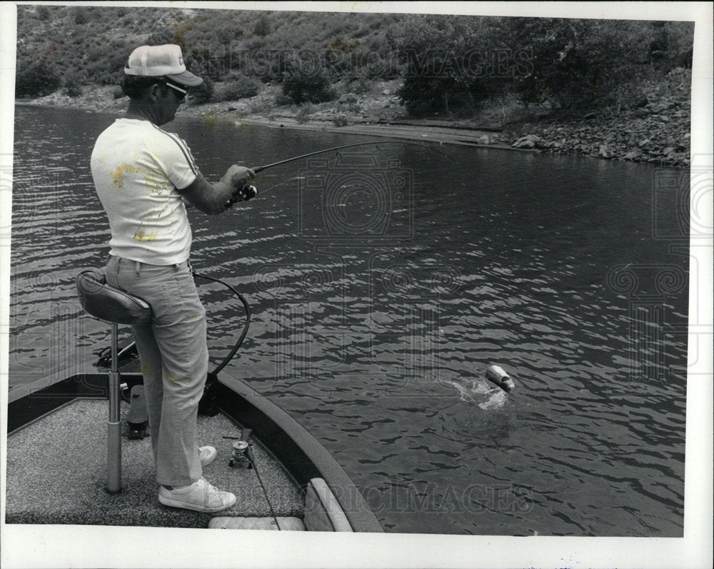 1982 Press Photo Dick Gasaway Largemouth Bass Colorado - Historic Images
