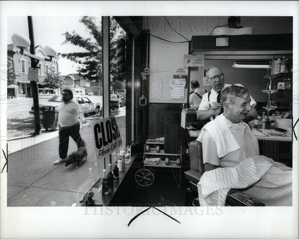 1989 Press Photo Michigan City Tecumseh Coats Hair Shop - Historic Images