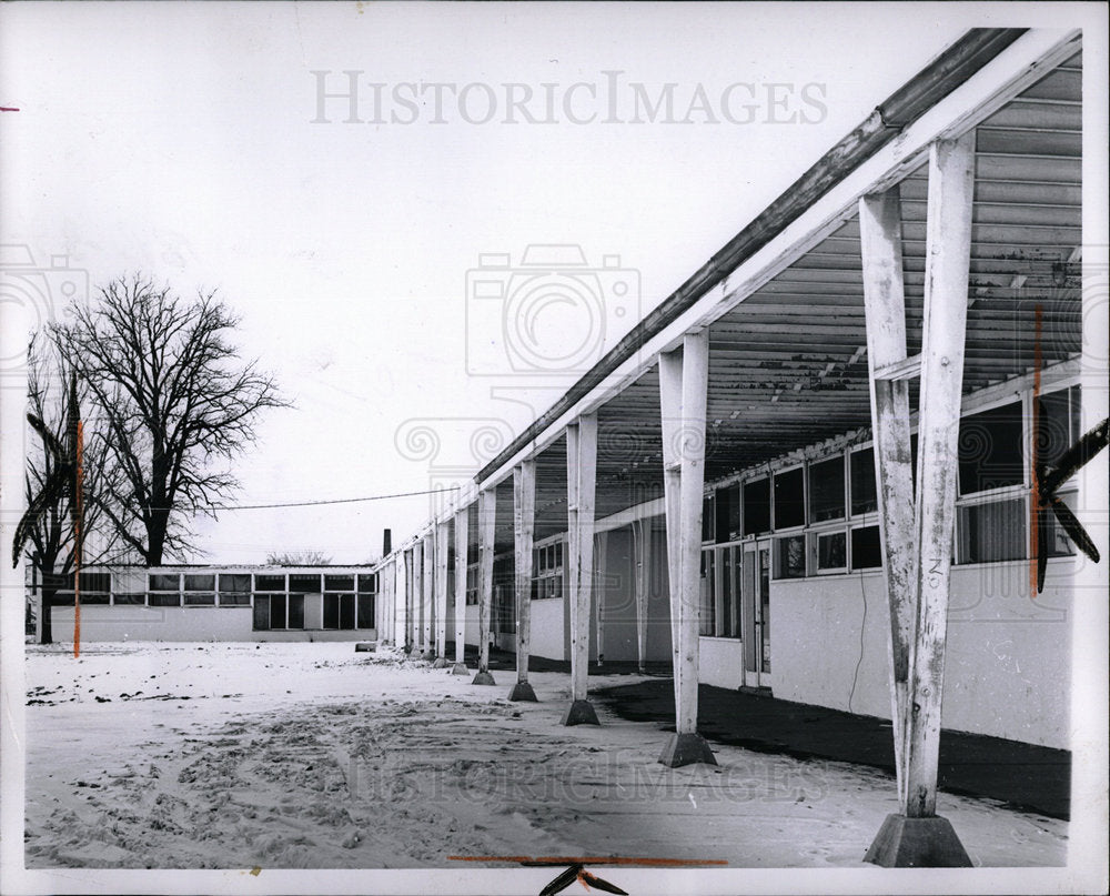 1965 Press Photo Willow Ran poverty area exterior Mi  - Historic Images