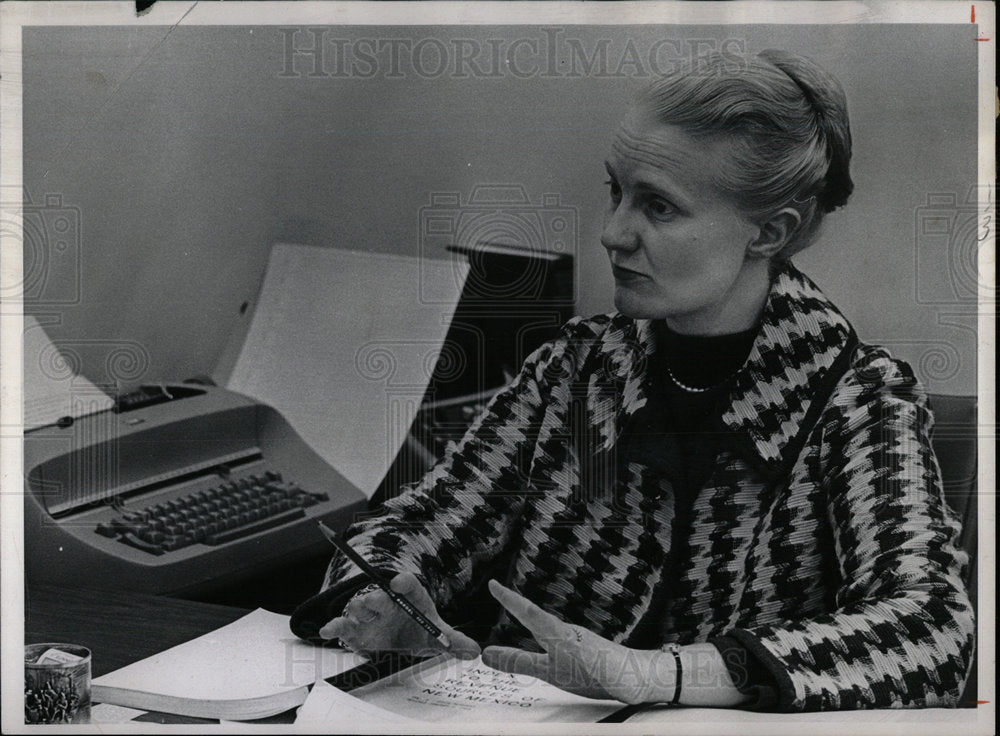 1968 Press Photo Legislative Finance Maralyn Budke Come - Historic Images