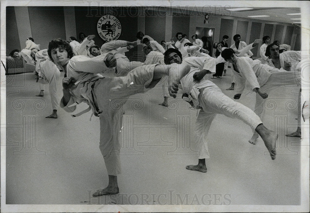 1973 Press Photo Karate Schools American Tom Plating  - Historic Images