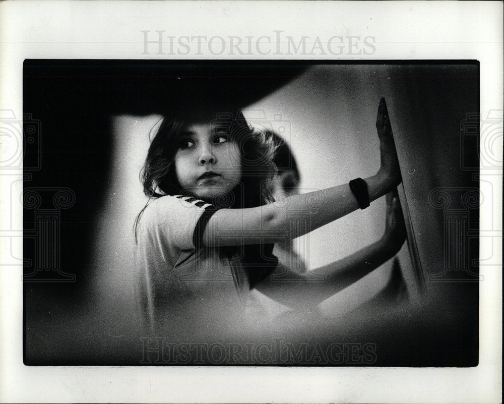 1979 Press Photo Susan Balikowski Students Karate wall  - Historic Images