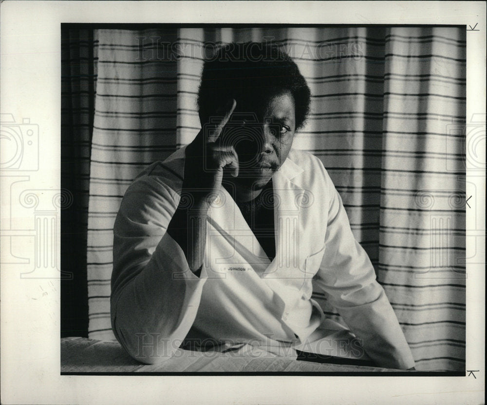 1989 Press Photo Dr. Earnest Johnson UOFM medical resea - Historic Images