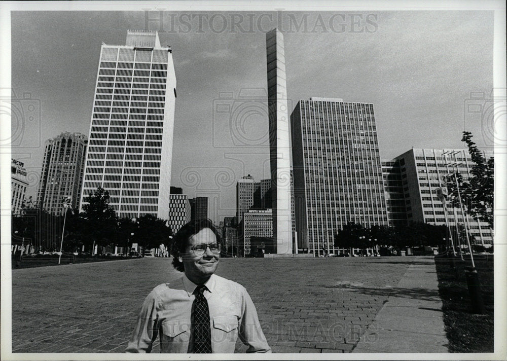 1980 Press Photo Woodward Ave Dennis Mackinaw Detroit  - Historic Images